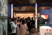 吉时查询百年典藏首渡重洋 124套英国工艺美术运动珍品亮相天津